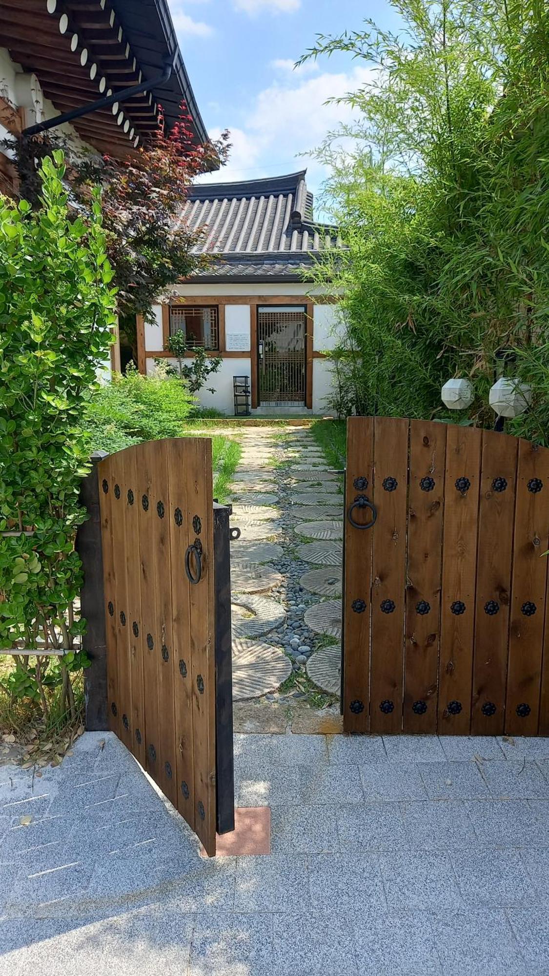 Adam Guesthouse Gyeongju Buitenkant foto